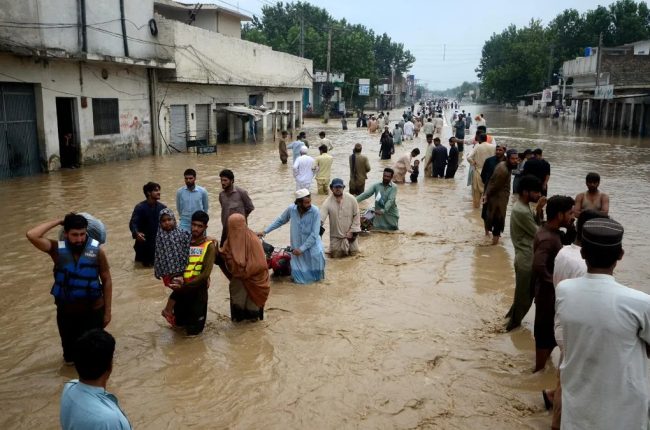 220828042629-01-pakistan-flood-082722