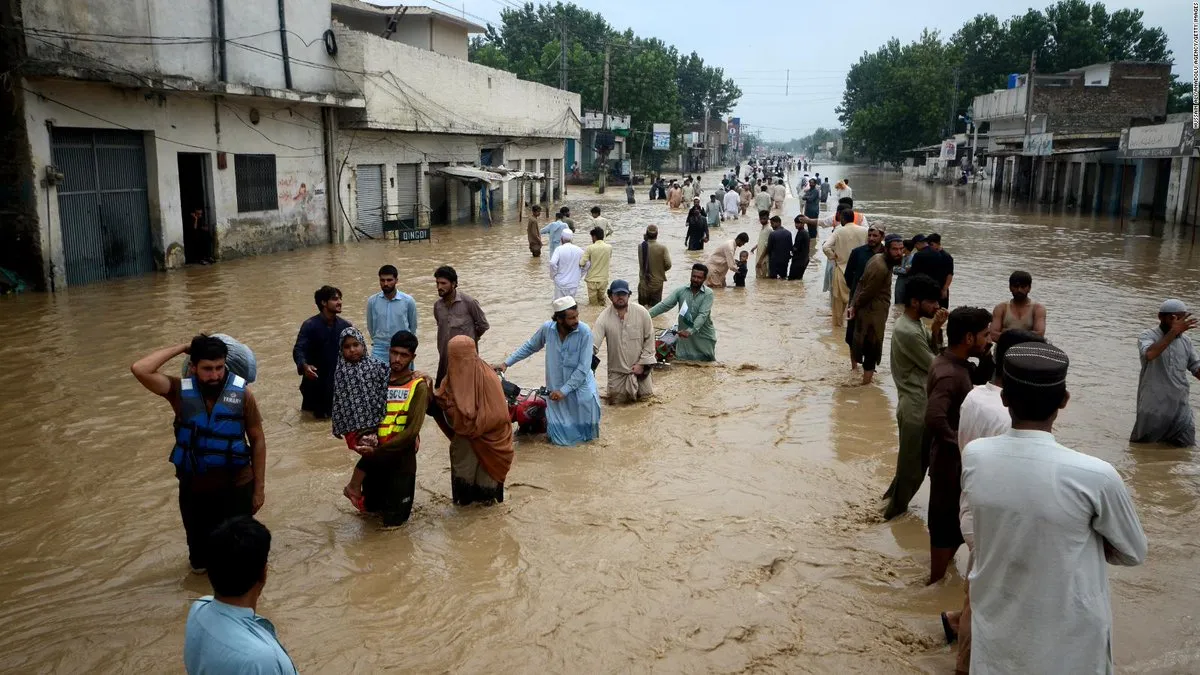 220828042629-01-pakistan-flood-082722